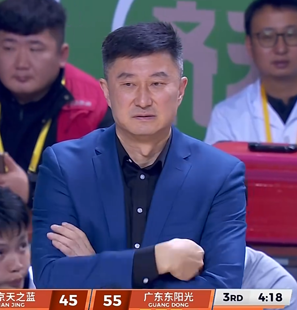 lol新手礼包-广东3消息!杜锋落选最佳教练,徐昕深夜发声,杜润旺合同将到期